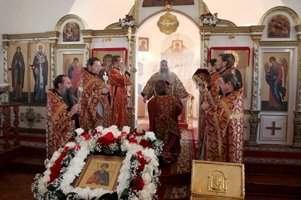 Божественная литургия в храме во имя святого великомученика Димитрия Солунского г. Саратова