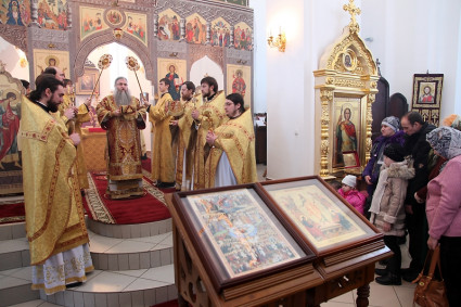 Божественная литургия в храме во имя святого великомученика Георгия Победоносца г.Саратова