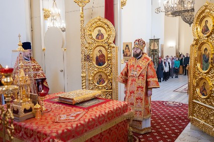 Митрополит Игнатий совершил Божественную литургию в соборном храме святителя Спиридона Тримифунтского г. Саратова