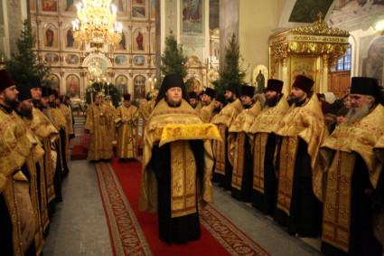 Великая Рождественская вечерня в Покровском храме Саратова