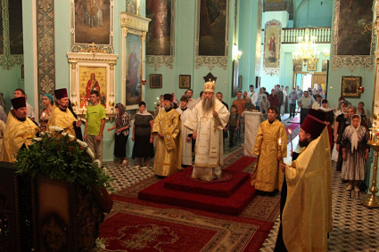 Всенощное бдение в Духосошественском кафедральном соборе Саратова