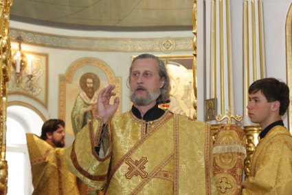 Божественная литургия в храме во имя Всех святых, в земле Российской просиявших, г.Саратова
