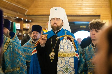 Митрополит Игнатий совершил Божественную литургию в храме Рождества Пресвятой Богородицы г. Саратова