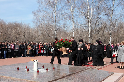 Заупокойное богослужение у мемориала воинам Великой Отечественной войны