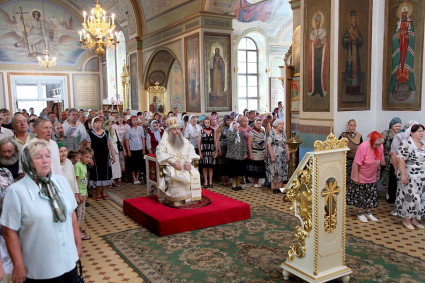 Божественная литургия в Свято-Троицком храме г. Покровска