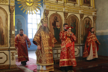 Божественная литургия в Михаило-Архангельском храме р.п. Дергачи