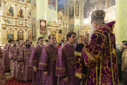 Всенощное бдение в храме в честь Покрова Пресвятой Богородицы г. Саратова