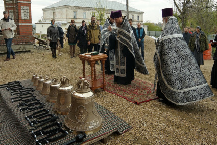 Освящены колокола храма Владимирского женского монастыря г. Вольска