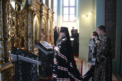 Литургия Преждеосвященных Даров в Духосошественском кафедральном соборе Саратова