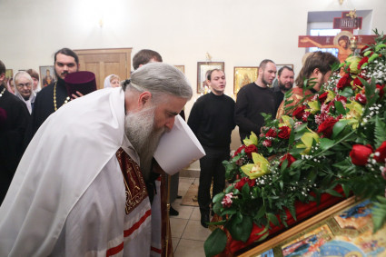 Божественная литургия в храме во имя священномученика Космы Саратовского