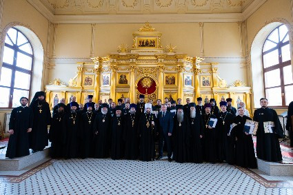Митрополит Игнатий вручил дипломы выпускникам Саратовской духовной семинарии