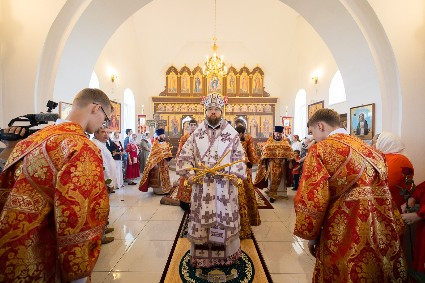 Митрополит Игнатий совершил Божественную литургию в храме пророка Божия Илии пос. Лопуховка Аткарского района