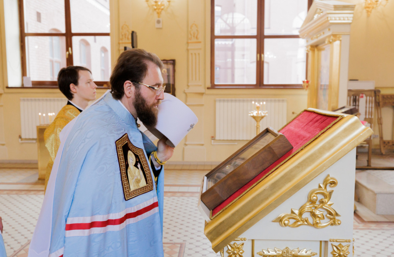 Митрополит Игнатий совершил Божественную литургию и молебен на начало учебного года в храме апостола и евангелиста Иоанна Богослова при СПДС