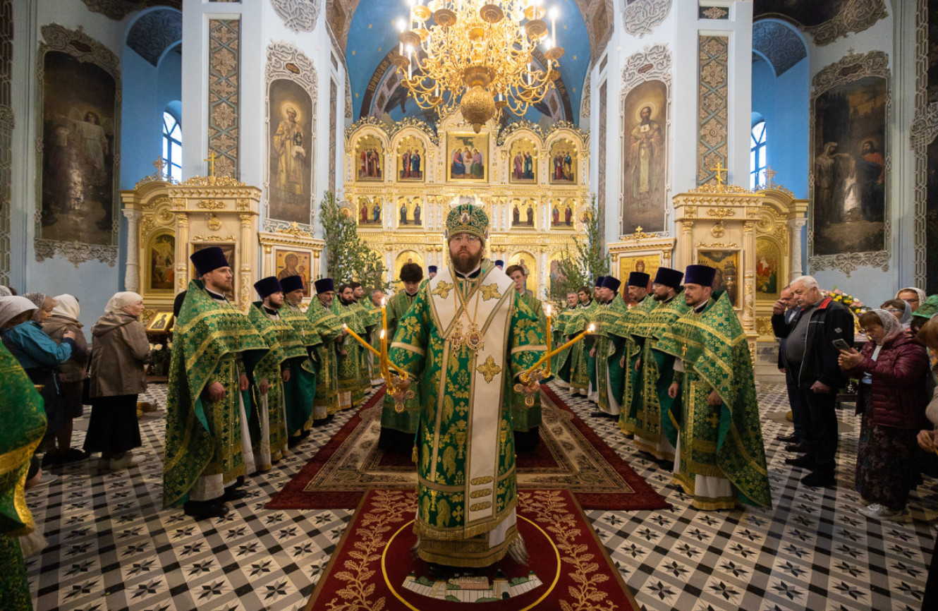 Митрополит Игнатий совершил Божественную литургию в Свято-Духовском соборе г. Саратова