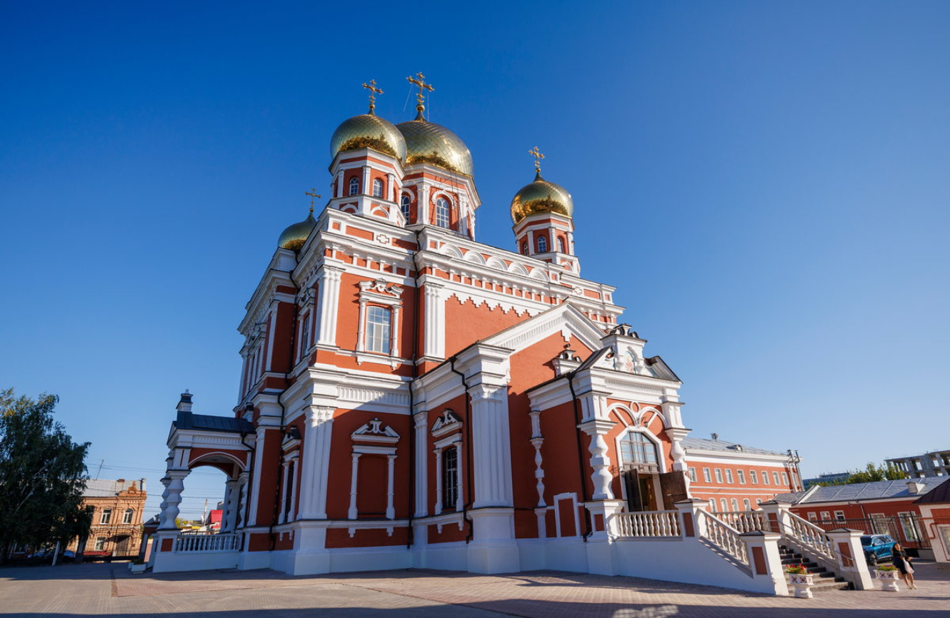 В канун Собора Саратовских святых в Покровском соборе г. Саратова совершено соборное архиерейское богослужение