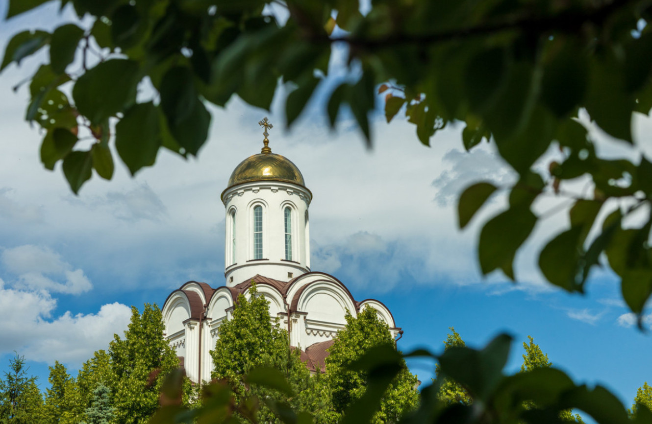 Песнопения на Божественной литургии в храме святого великомученика Георгия Победоносца г. Саратова
