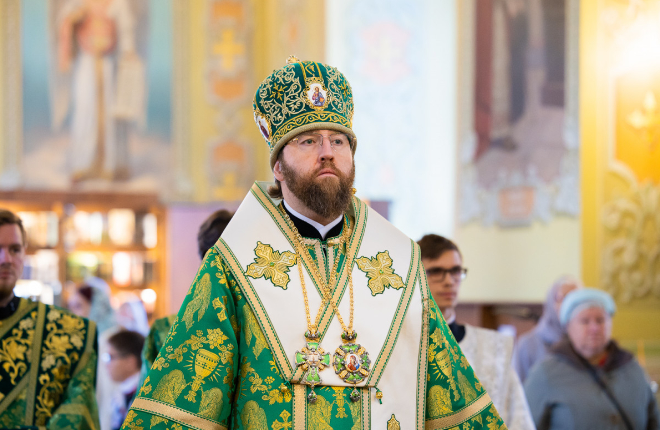 Митрополит Игнатий совершил Божественную литургию в Покровском соборе г. Саратова